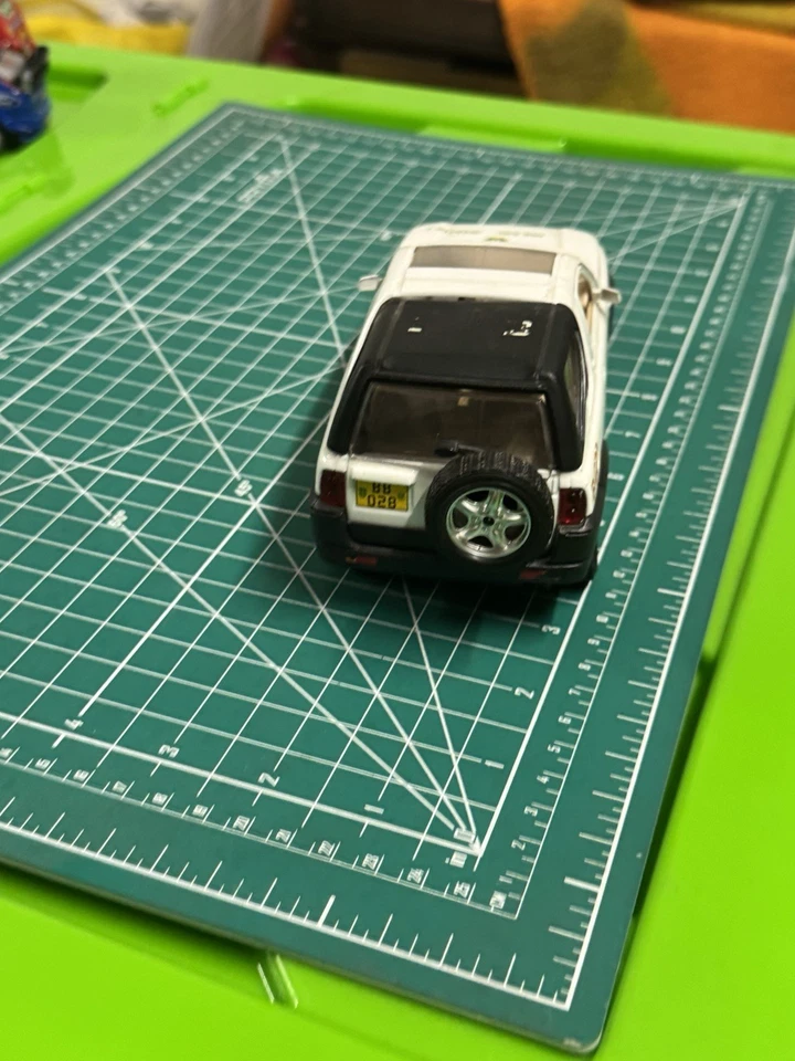 MODELLINO AUTO - LAND ROVER FREELANDER (1998) (Burago) SCALA 1:24 - Immagine 2 di 4