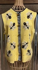 Belle Pointe Womens M Yellow Bumble Bee Cardigan Knit Vest Button Up Teacher