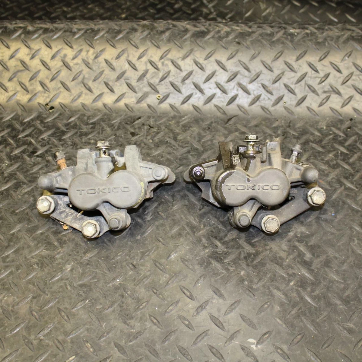 05 06 SUZUKI KATANA 750 GSX750F FRONT BRAKE CALIPER SET PAIR