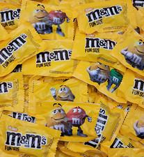 M M's Peanut Milk Chocolate, Fun Size Candy, Individually Wrapped 2 Pounds Bag