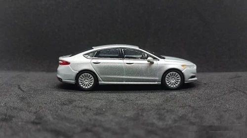 1:64 596 Ford Silver 2013 Mondeo Fusion sedán modelo deportivo diecast coche de colección - Imagen 5 de 6