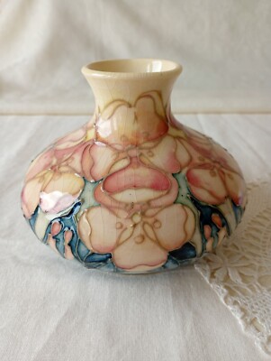 Moorcroft Tudor Rose Squat Baluster Vase 11 cm Sally Tuffin Ltd Ed 1990