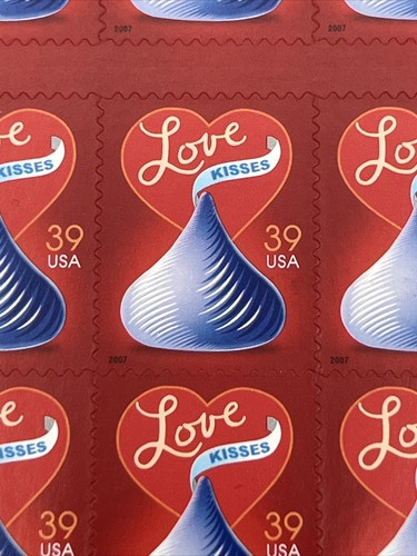 39 Cent Love Kisses Sheet of 20 Scott #4122a Mint NH 2007 - Picture 8 of 9