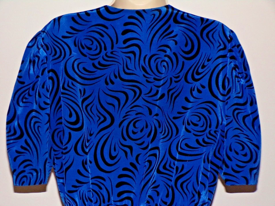 复古 80 年代皇家蓝色和黑色褶饰上衣 V 领袖口手工连衣裙 — 第 4/4 张图片