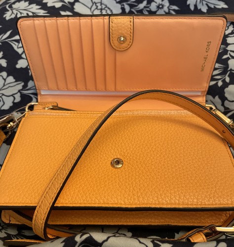 Michael Kors Jet Set Small Phone Crossbody Bag Purse Cantaloupe Retails $158 - Picture 3 of 3