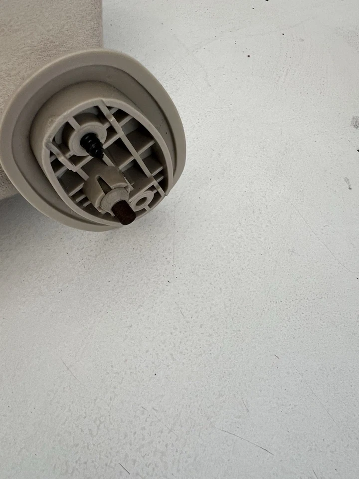 2000 - 2006 年 Oldsmobile Alero 司机和乘客侧遮阳板一对布带芯片 — 第 2/4 张图片