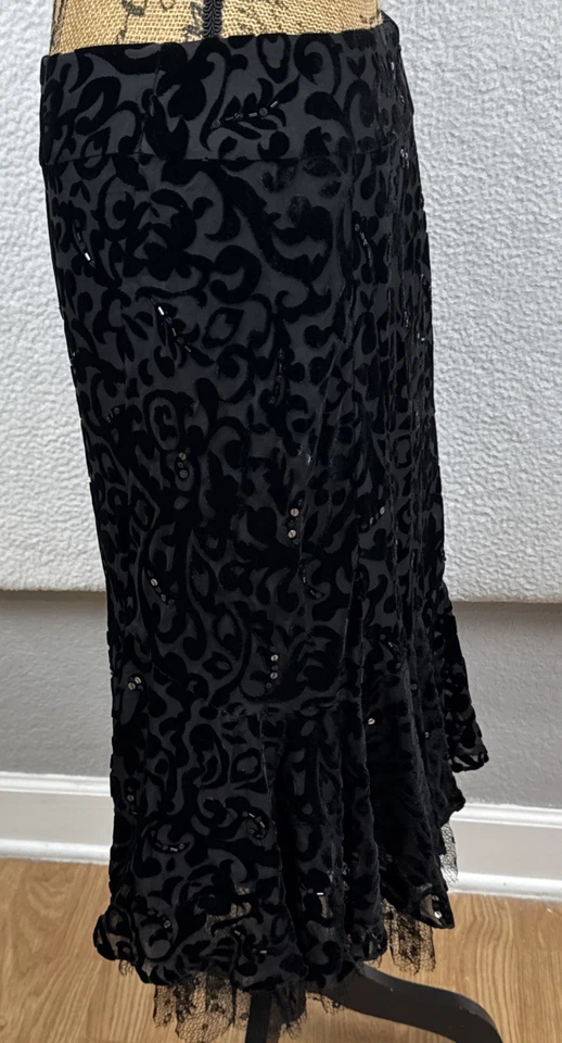 Falda Midi Terciopelo Negro Malla Burnout Lentejuelas Volantes Acampanada Bruja Cachicho Vamp 8 Foto 4 de 4