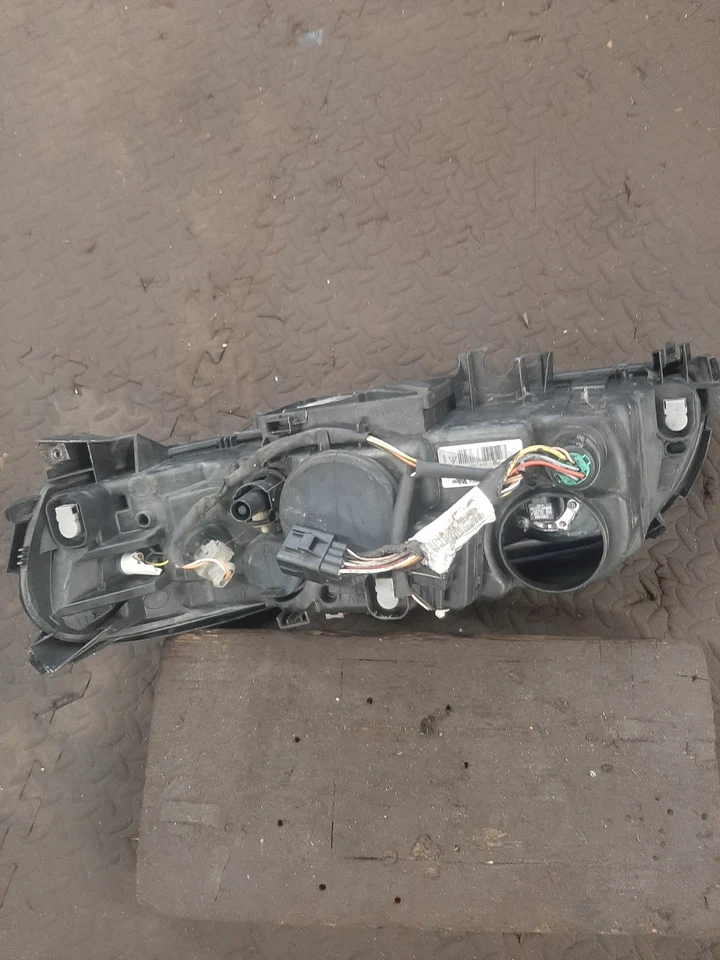 2006 Volvo xc70 right hand headlight. - Image 3 of 3