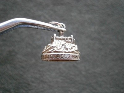 St Michaels Mount UK Vintage Sterling Silver Bracelet Charm Pendant 2.4g