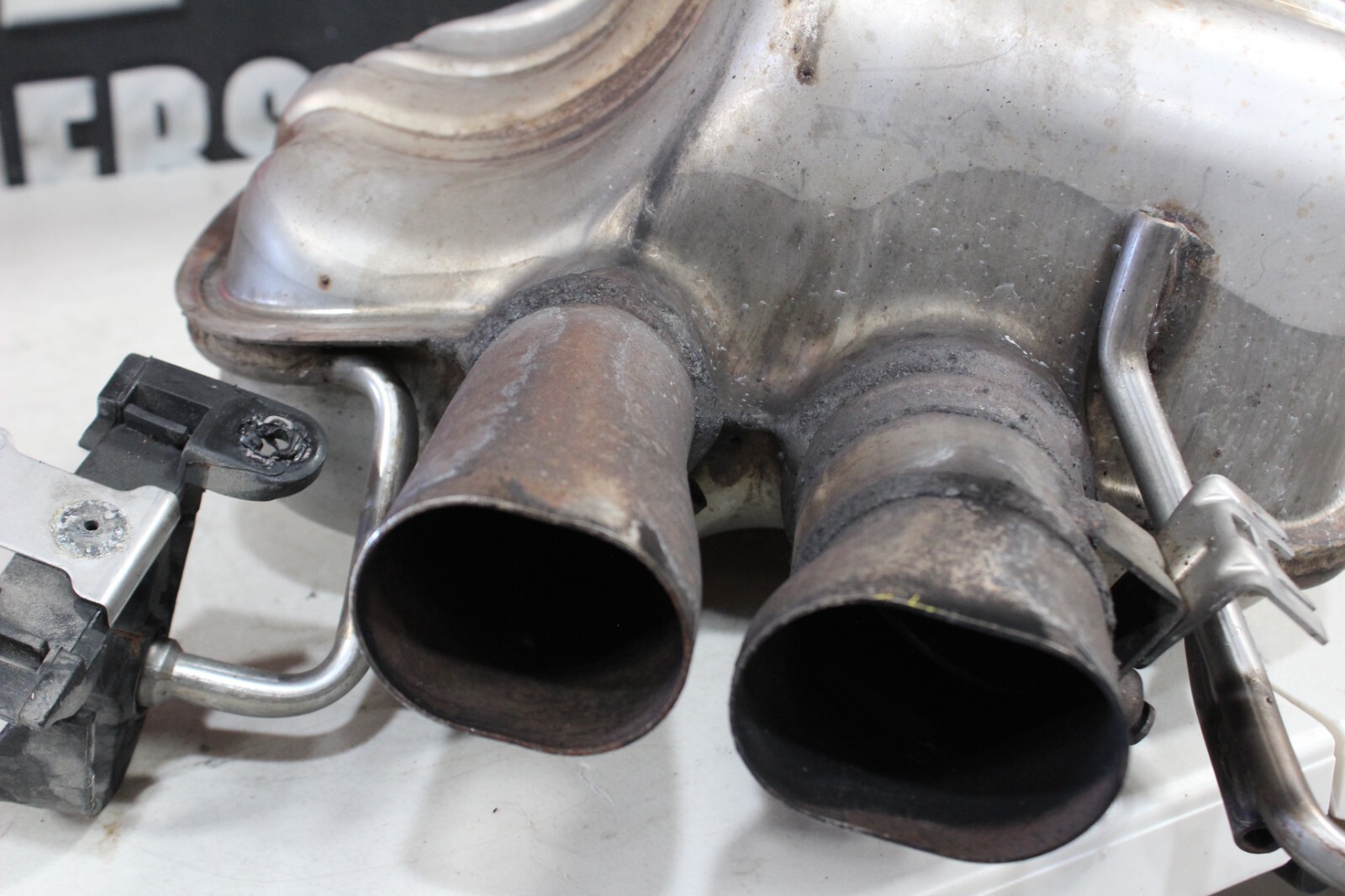 06- 11 BENTLEY CONTINENTAL LH DRIVERS SIDE MUFFLER W/PIPES NO TIPS
