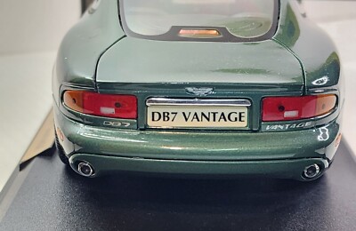 Maisto 1/18 - Aston Martin DB7 Vantage A.M Green Metallic Diecast