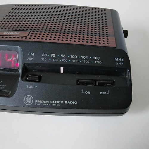 GE Alarm Clock Model: 7-4621A-AM/FM-Corded/Batt.Bkup.-1993-Tested Works - Picture 4 of 17