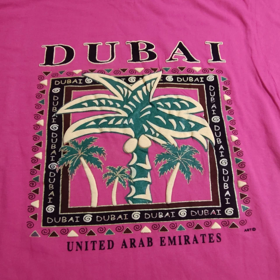 Camiseta Vintage Años 90 Dubai Estampado Puff Emiratos Árabes Unidos Viaje Souvenir Mediana Foto 2 de 4