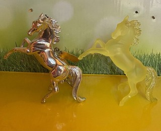 Breyer SM G2 Rearing Arabian SR BF 2000 Keychain Silver & Yellow Matte Translcnt