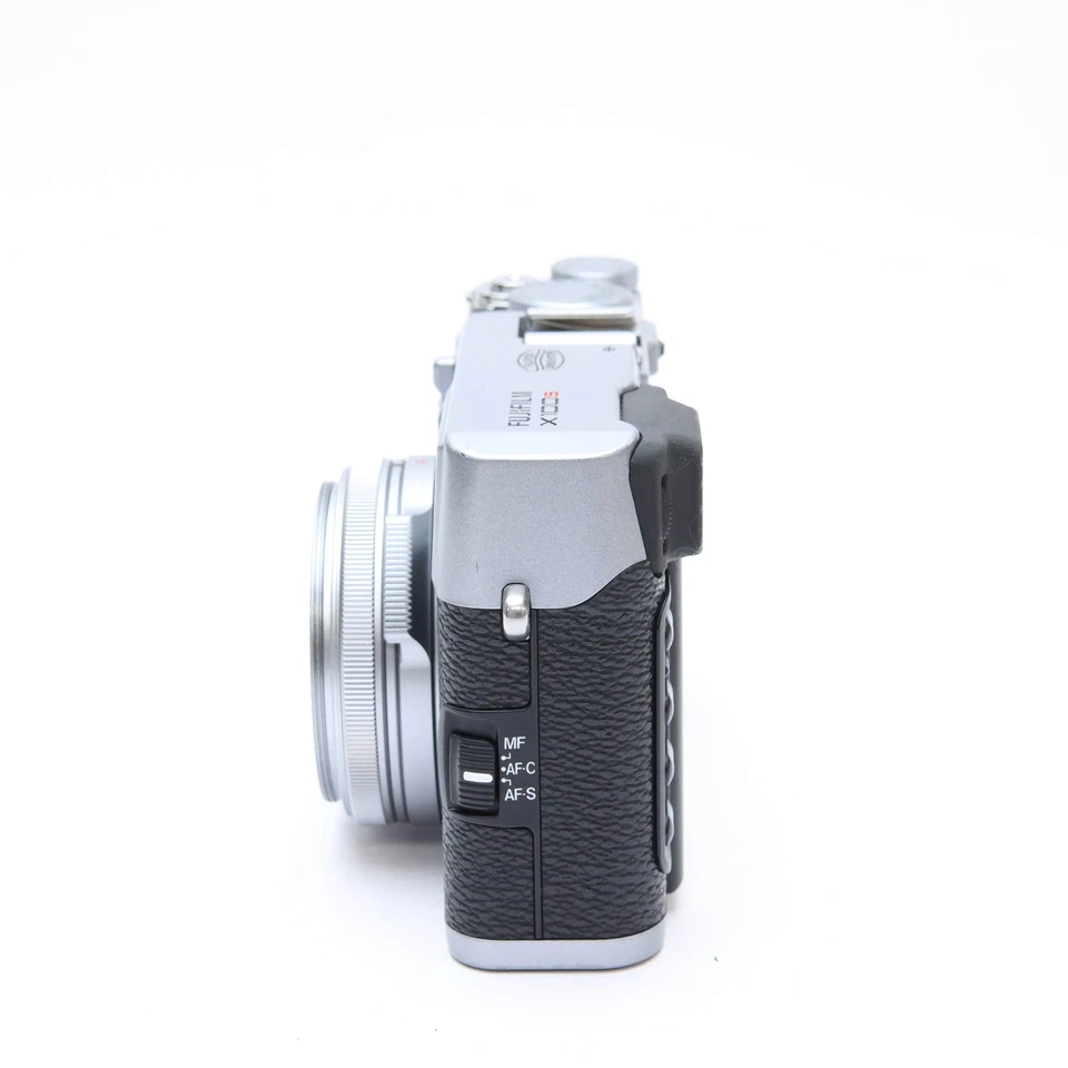Fujifilm Fuji X100S Silver Digital Camera Shutter Count 3800 - Image 2 of 4