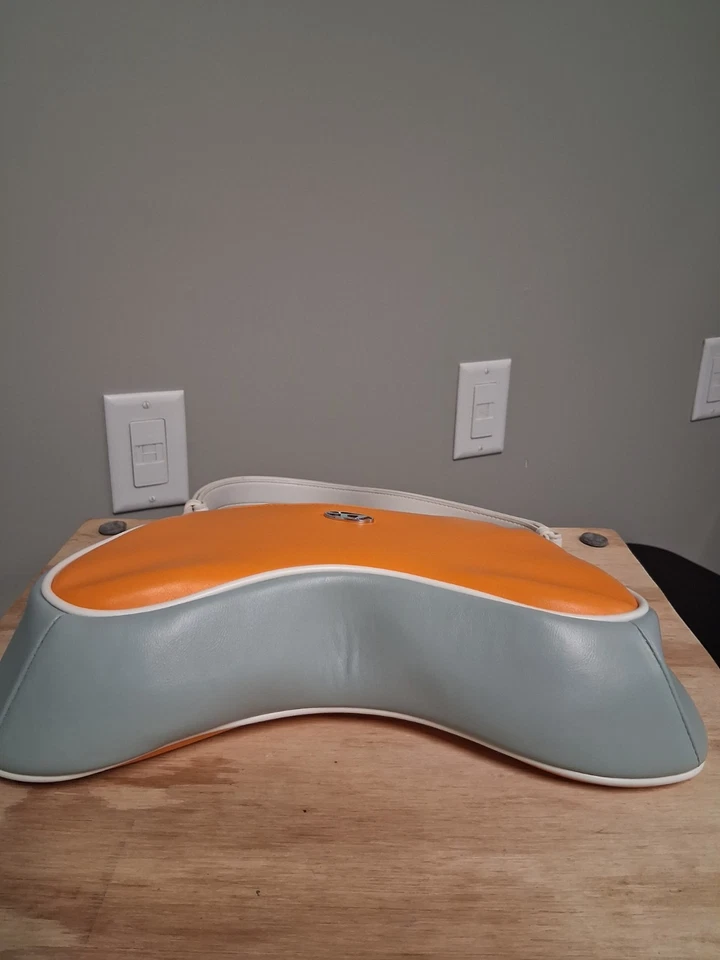 Bolso de hombro DIESEL 23SS Play con asa superior naranja X09308P5177 usado Foto 4 de 4