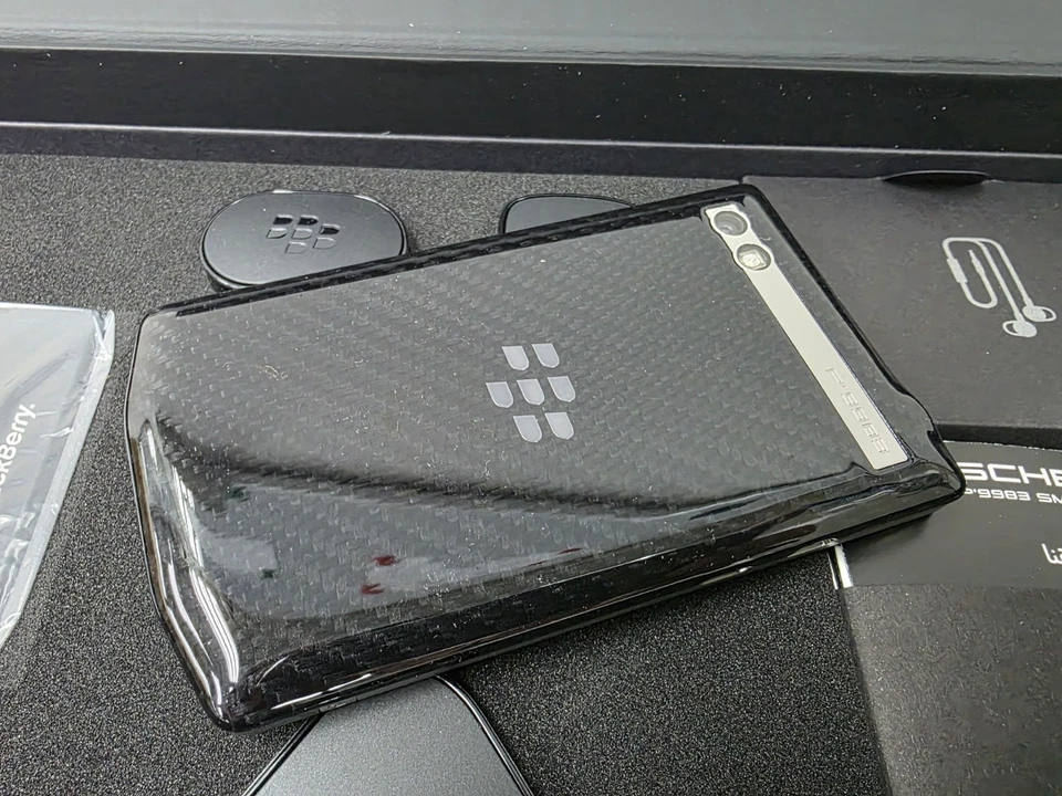 Porsche Design P'9983 - 64 GB - Carbon Fibre Black (Unlocked) - Image 4 of 4