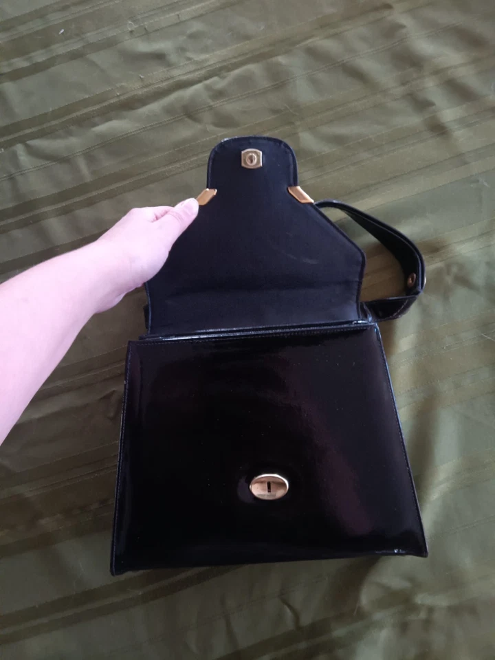 Vintage 1960s Black Bag GoldAnd Black Mod Gogo Retro Handbag Clasp Large  - Image 4 of 4