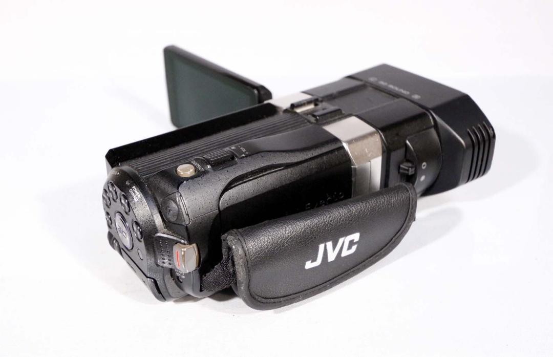 JVC Kenwood Victor GS-TD1-B 3D Everio HD Video Camera with AC