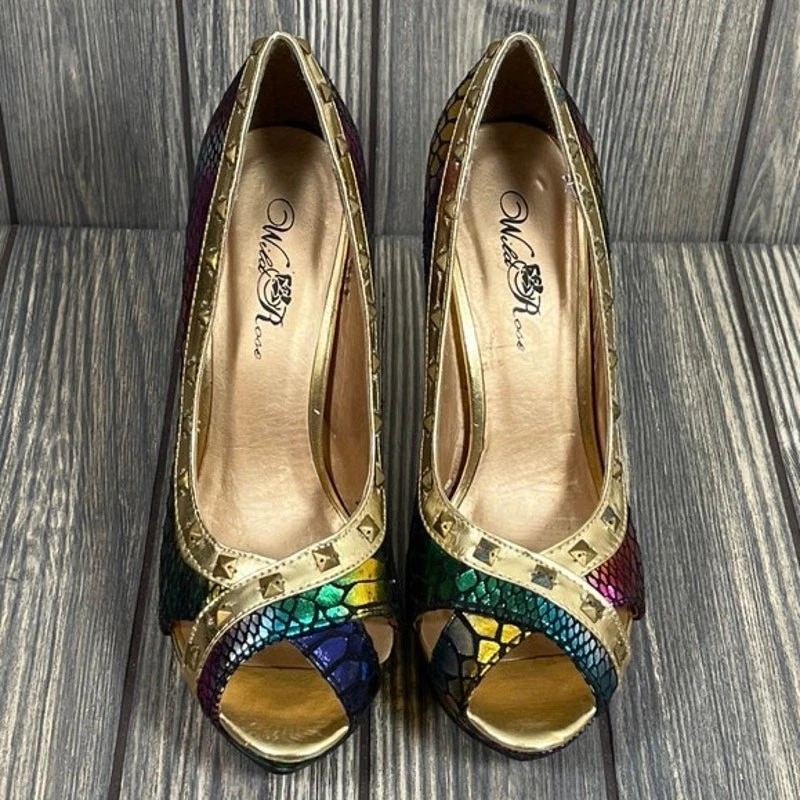 Tacones de aguja Wild Rose dorados tachonados arco iris estampado de serpiente punta abierta para mujer talla 6,5 Foto 2 de 4