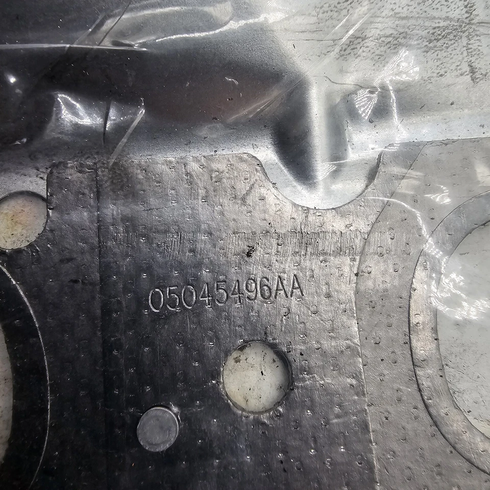 Junta colector de escape-R/T, VIN: T Mopar 05045496AA Foto 3 de 4