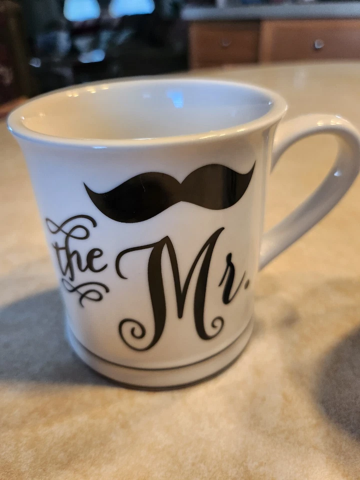 CONJUNTO DE 2 canecas de café Home Essentials "The Mr." & "The Mrs." Bride & Groom 12 oz - Imagem 2 de 4