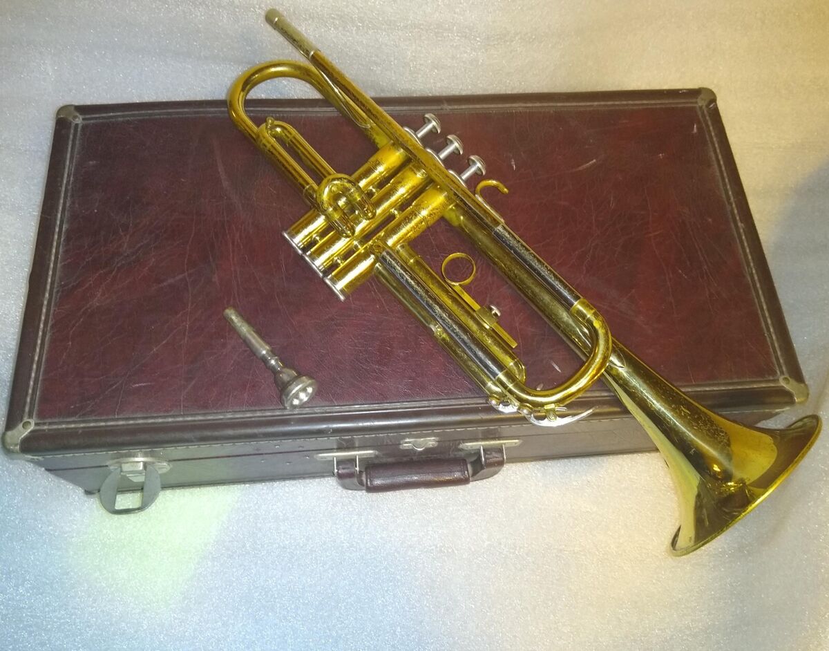 Yamaha YTR-232 Trumpet, Japan, with case & mouthpiece, Good Yamaha YTR-232 Trumpet, Japan, with case & mouthpiece, Good