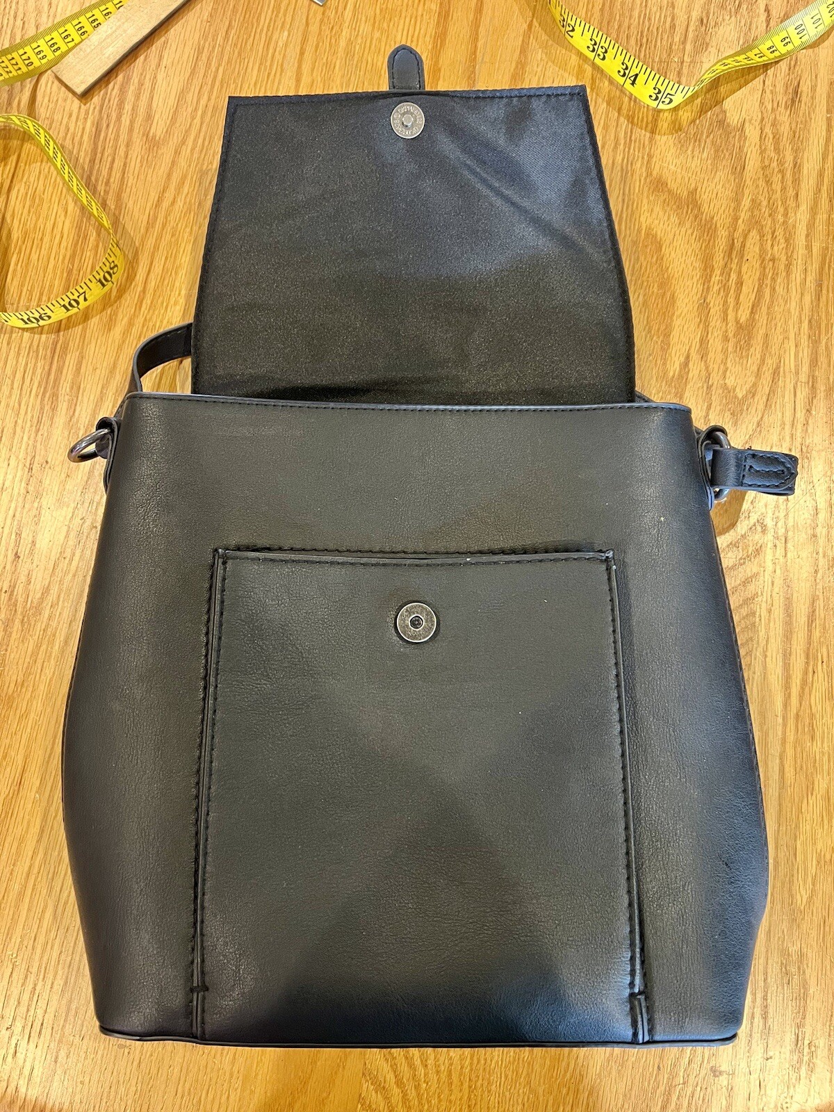 universal thread backpack Black - image 2