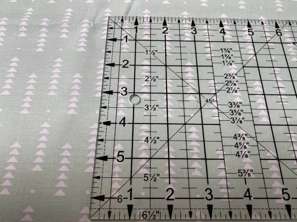 Tela de triángulos caídos verde menta, tela triangular como nueva tela moderna para vivero Foto 3 de 4
