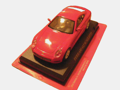 Ferrari 612 Scaglietti Racing rot mit hellbrauner Verkleidung Maßstab 1:43 rd Diecast Modell