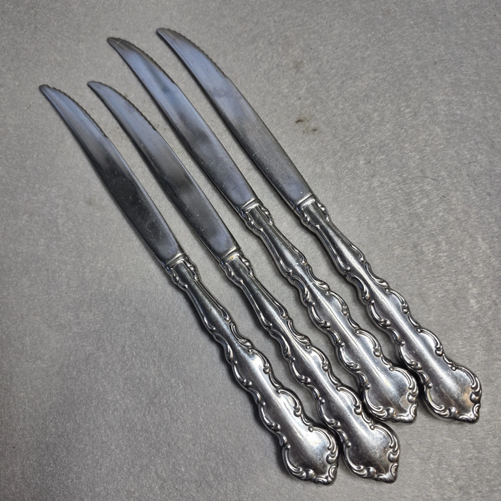 4pc Set Oneida Deluxe Mozart Serrated Steak Knives 9"