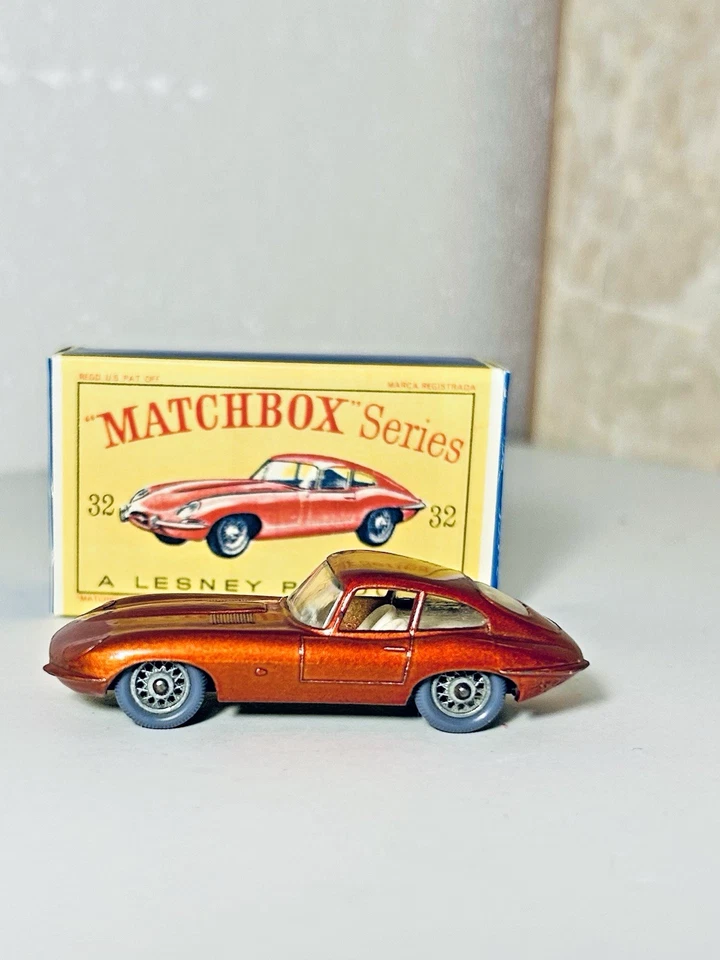 Matchbox Lesney #32 Jaguar XKE with scarce gpw Exc, Boxed from 1962 - Image 4 of 4