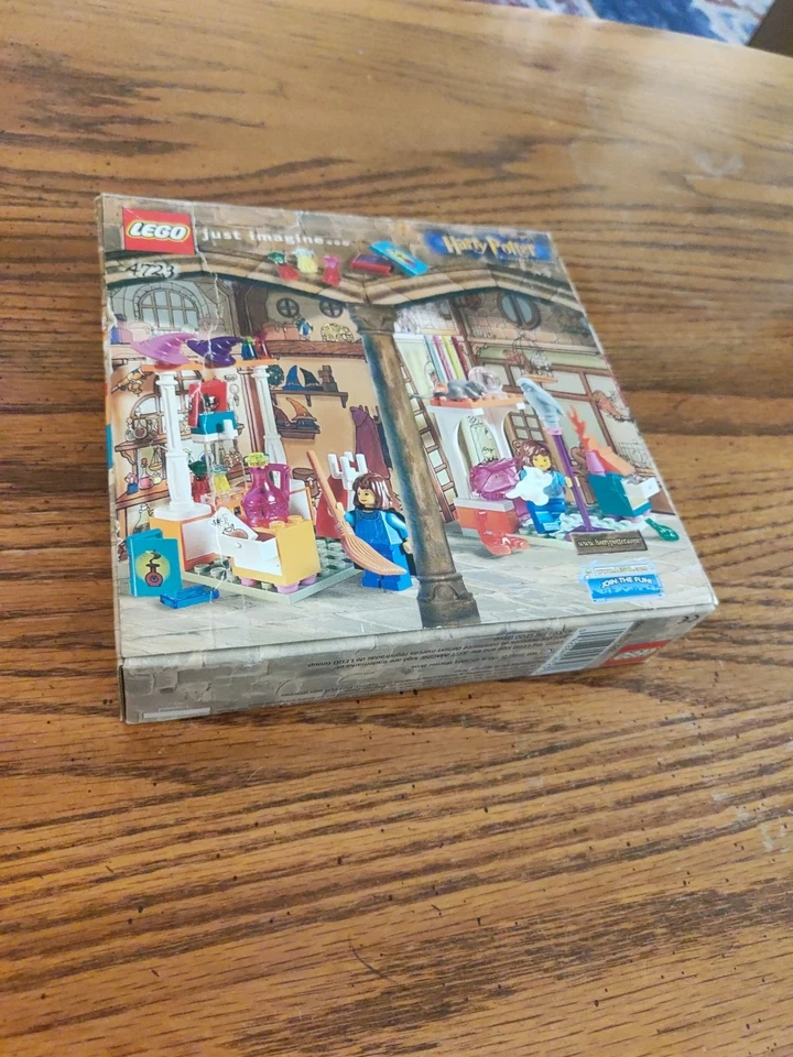 LEGO Harry Potter: Diagon Alley Shops (4723) Nuevo En Caja Sellada Foto 2 de 3