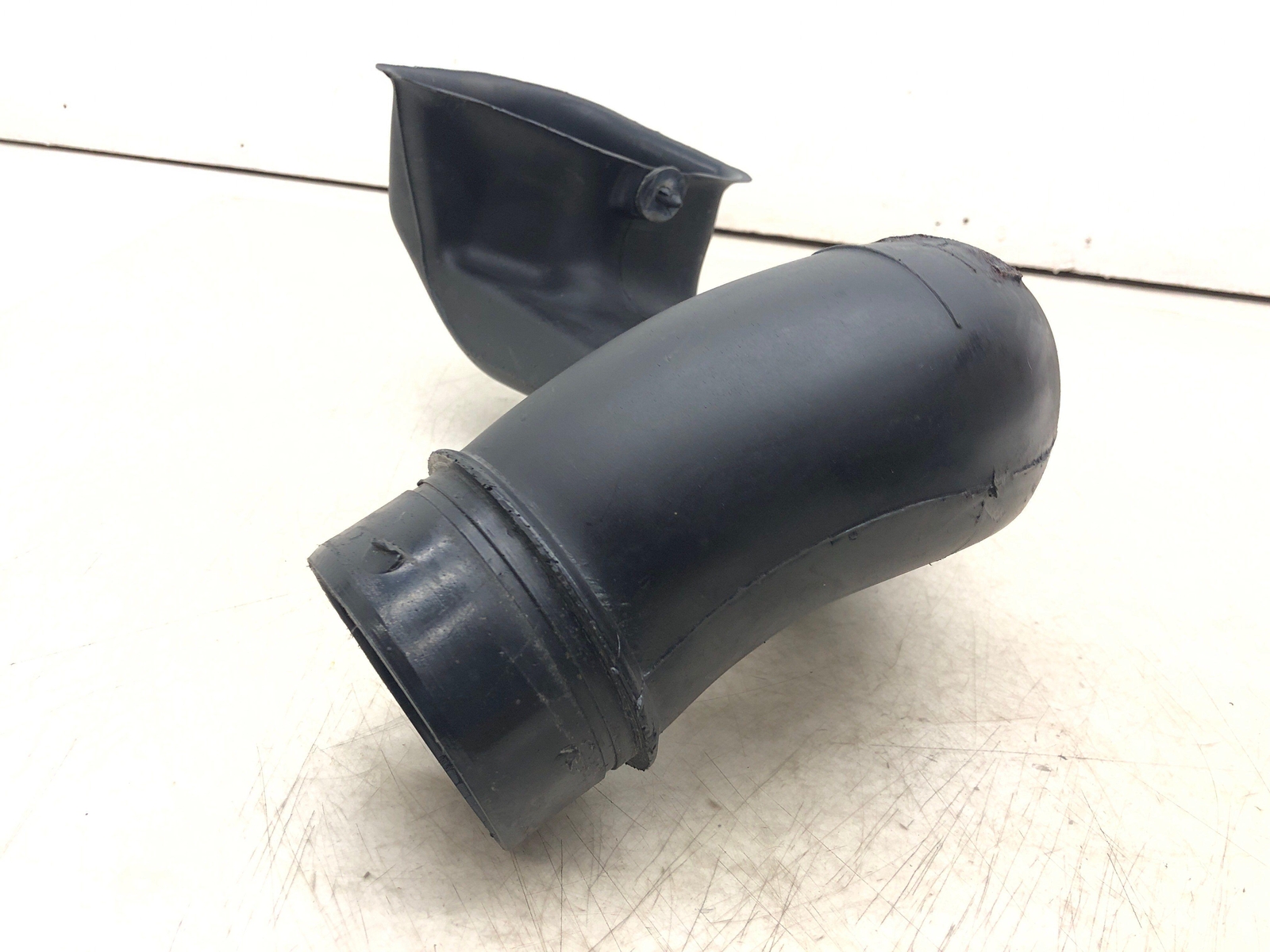 ASTON MARTIN RAPIDE 6.0L 5.9L ENGINE RIGHT SIDE AIR INTAKE DUCT TUBE HOSE PIPE