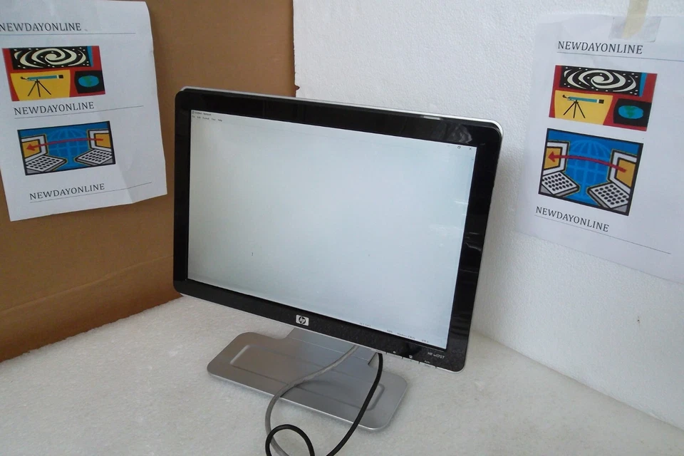 HP w1707 17" LCD Monitor Widescreen VGA DVI 1440 x 900 500:1 461901-001 KB744AA - Image 4 of 4