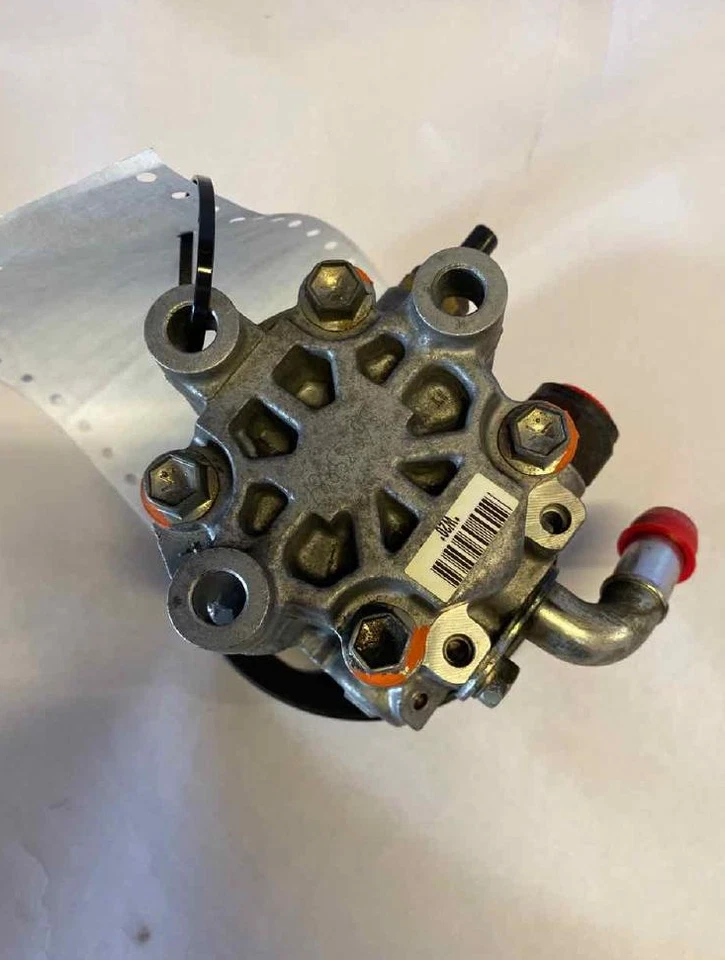 Bomba de dirección asistida Toyota Corolla 2003-2008 Foto 3 de 4