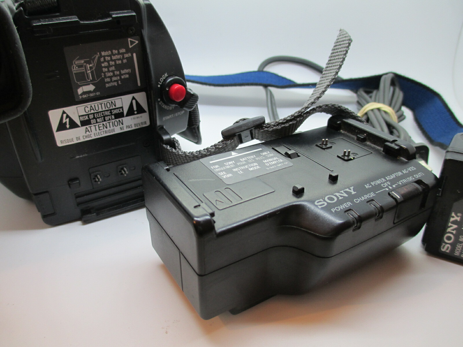 Sony Video8 CCDTR91 Handycam Camcorder AC Adapter Charger Case