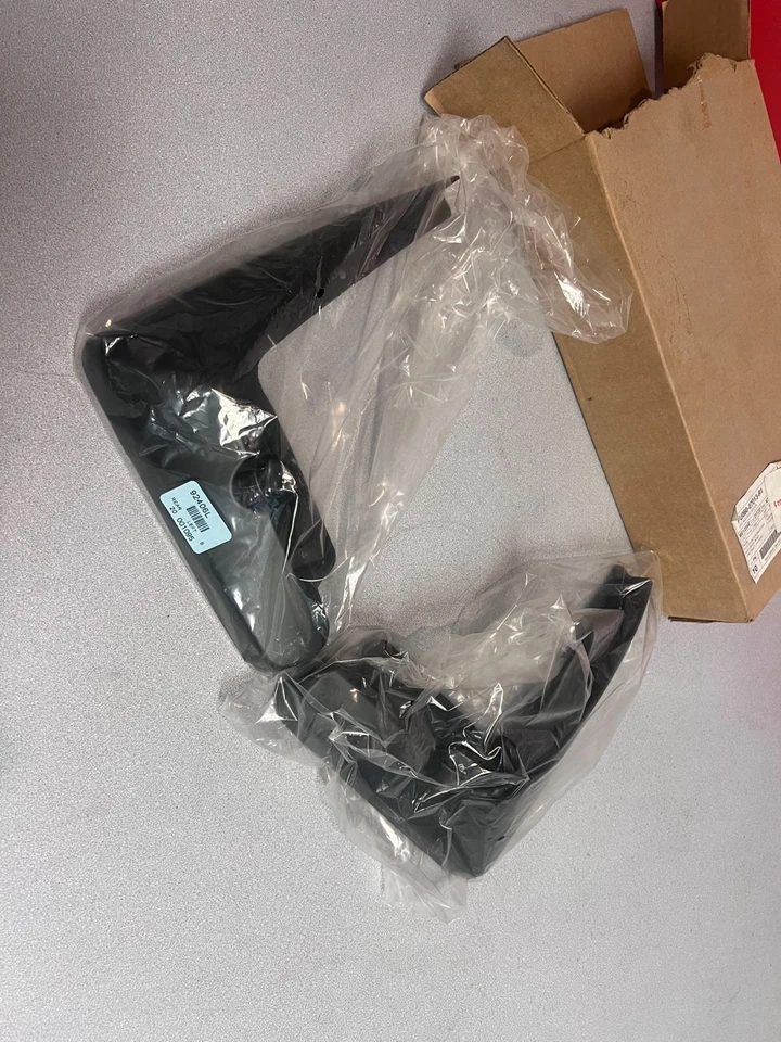 2013 - 2018 TOYOTA AVALON REAR SPLASH MUD GUARDS LEFT AND RIGHT SET Foto 2 de 4