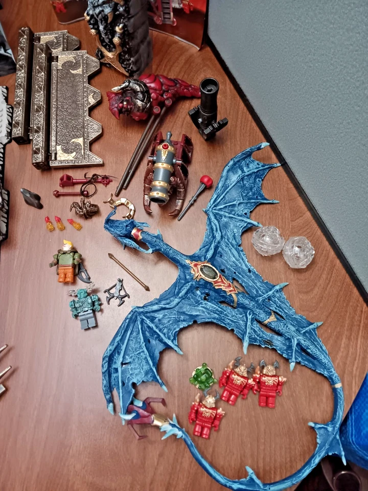 Mega Bloks Dragons Metal Ages Ramparts of Ryousan 9813 Parts and Pieces - Image 2 of 4