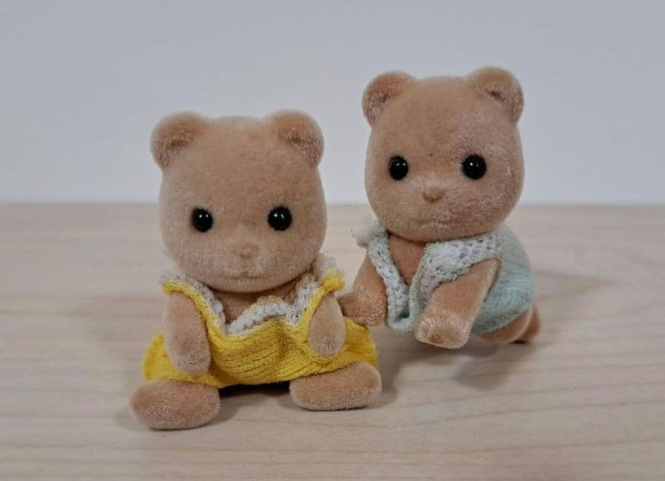 Sylvanian Families Bear Baby Initial Teardrop Crawling