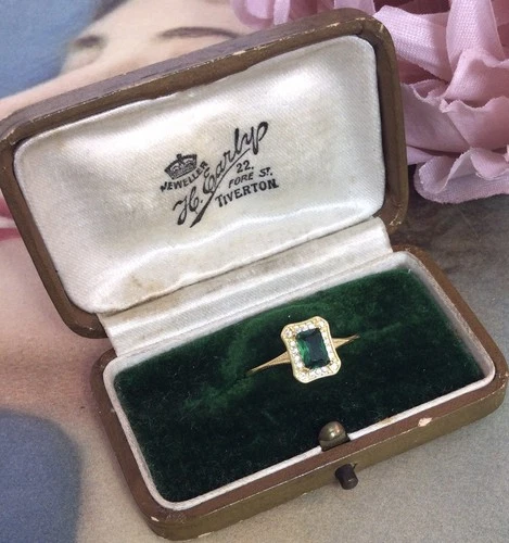Vintage Jewellery Gold Ring Emerald and White Sapphires Antique Deco Jewelry