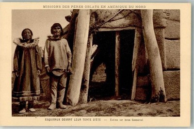 13559506 - Eskimo vor ihrem Sommerzelt Missions des Peres oblats en Amerique du