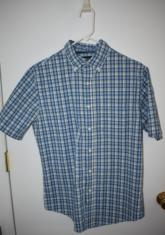 croft and barrow easy care short sleeved blue plaid shirt (S)