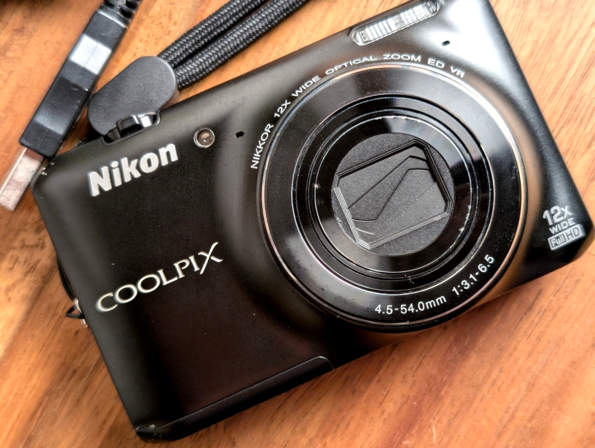 Excellent Nikon Coolpix S6400 16.0MP 12x Compact Digital Camera