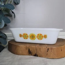 Vintage Ovenware Milk Glass #522 Retro Pinwheel Flower Power Meat Bread Loaf Pan