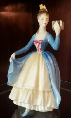 ROYAL DOULTON BONE CHINA FIGURINE HN 2269 