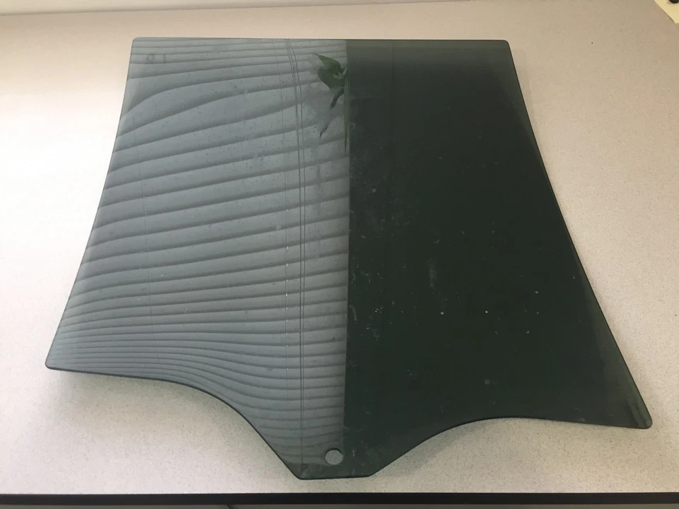 BMW X5 E53 2000-2006 ~ CRISTAL VENTANA TRASERA IZQUIERDA ~ 51348249927 ~ PIEZA OEM Foto 2 de 3