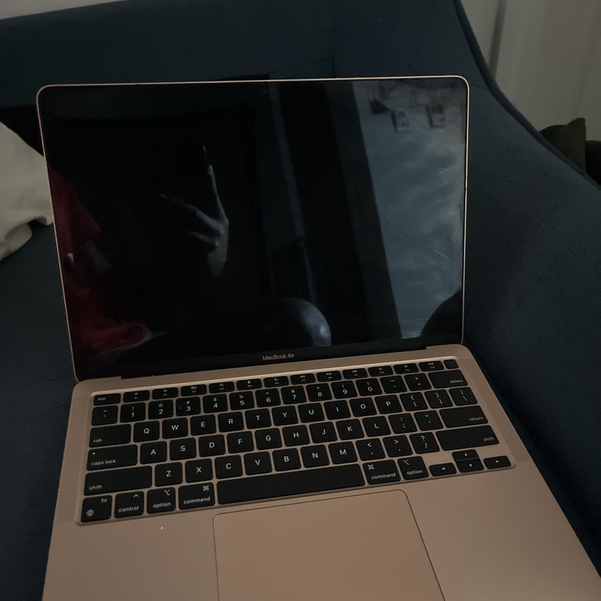 Apple MacBook Air 13in (256GB SSD, M1, 8GB) Laptop - Gold Apple MacBook Air 13in (256GB SSD, M1, 8GB) Laptop - Gold