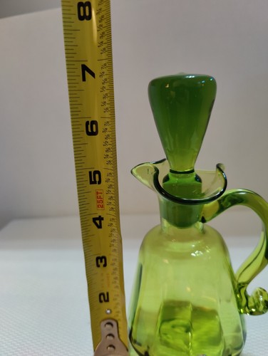 Vintage OLIVE GREEN BLOWN ART GLASS CRUET & STOPPER 7” Tall - Picture 8 of 9