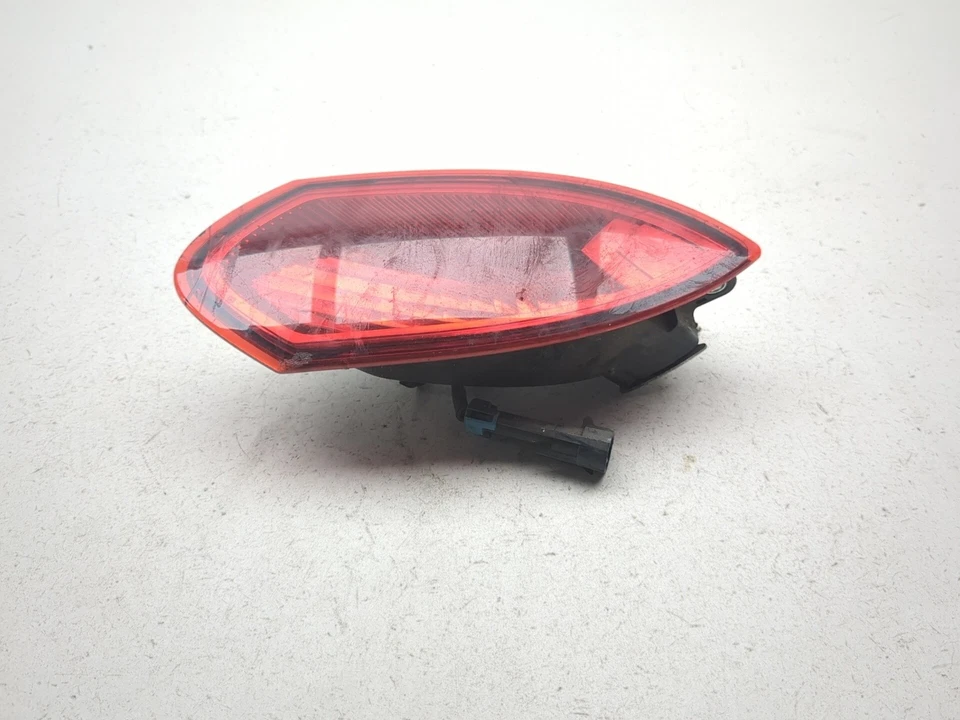 04-12 Victory Kingpin Taillight Tail Brake Light Lamp Lens 5854560 - Image 4 of 4